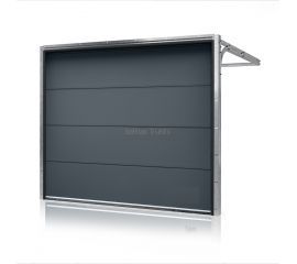 Tumši pelēki sekciju garāžu vārti ar gludu apdari un automātisko pacelšanas sistēmu.