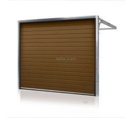 Brūni sekciju garāžu vārti ar automātisko pacelšanas mehānismu, ideāli piemēroti privātmājām.