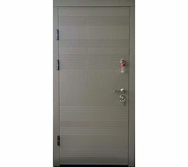 Drošas un izturīgas metāla durvis LUĪZE ar gludu dizainu un pelēku metāla apdari, lieliski piemērotas dzīvoklim.