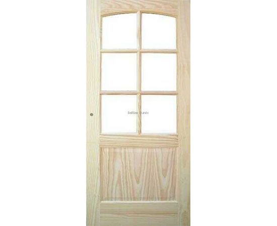 Priedes masīvkoka iekšdurvis Malaga ar dabīga koka apdari un līstotu stikla pildiņu durvju augšdaļā. Durvis ar klasiski vienkāršu dizainu mājīgām telpām.