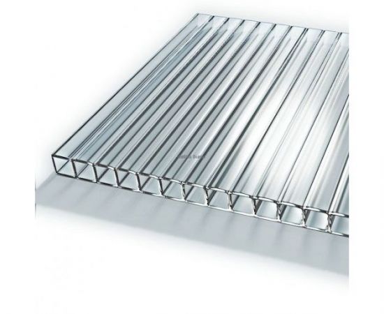 balts polikarbonāts uz balta fona