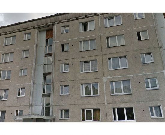 Lietuviešu projekta ēkas fasāde ar PVC logiem Lietuviešu projekta ēkas fasāde ar PVC logiem