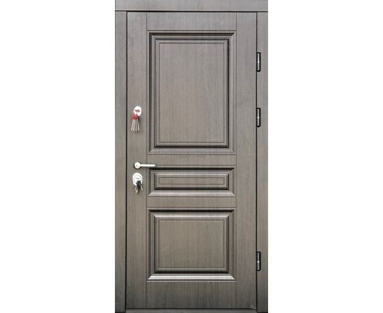 Metāla durvis DELI New ar tradicionālu koka rakstu ārpusē.