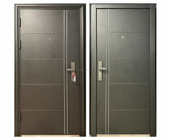 Augstas kvalitātes metāla durvis TORONTO ar mūsdienīgu dizainu un tumšu apdari, ideāli piemērotas dzīvokļiem.