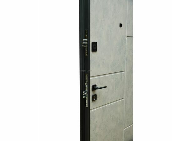 Metāla durvju slēdzenes mehānisms