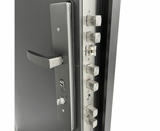 Metāla durvju slēdzenes mehānisms un rokturis.