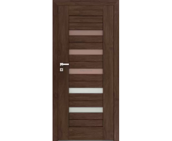 Iekšdurvis FOSCA DRE ar tumšu koka apdari un horizontāliem stikla akcentiem, kas piešķir telpai gaišumu.