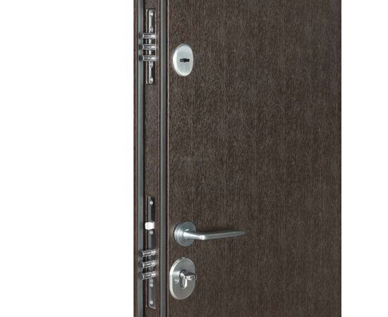 Metāla durvis atvērtā veidā ar skatu uz slēdzeņu mehānismu un rokturi.