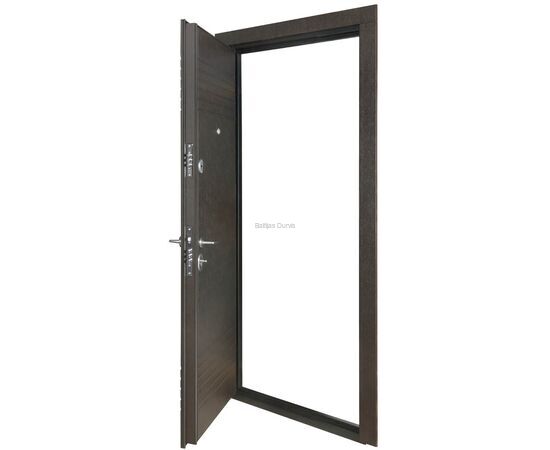 Metāla durvis durvju kārbā atvērtā veidā.