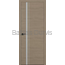 Iekšdurvis KIOTO 4 SUPREME ar gaiši pelēku koka finierējuma apdari, un vertikāliem gaišiem līniju akcentiem, piemērotas moderniem interjeriem.